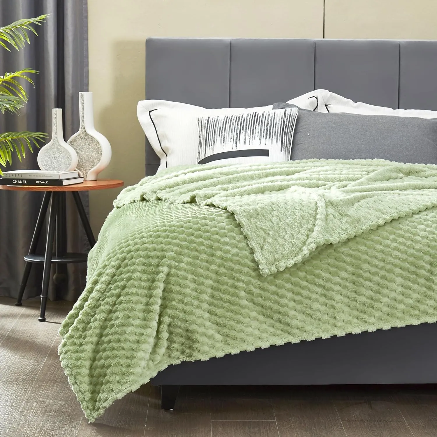DREAMNINE Decorative Soft Plush Fleece Throw Blanket for Couch Sofa 50" x 60", Luxury Shaggy Lightweight 3D Pattern Velvet Flannel Blanket for Bedroom, Solid Cute Warm Lap Blanket for Winter Pet,Green