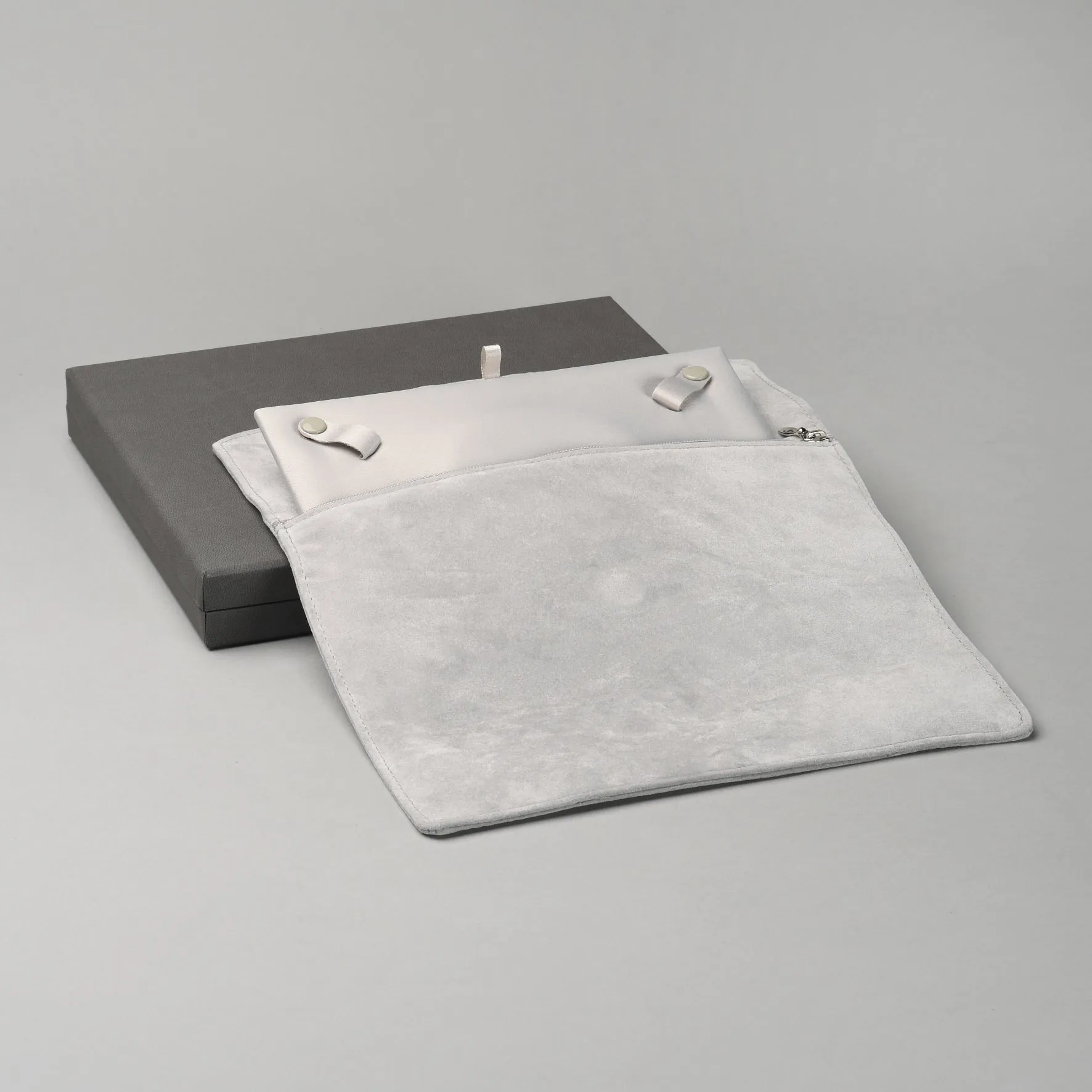 Necklace Front Flap Pouch